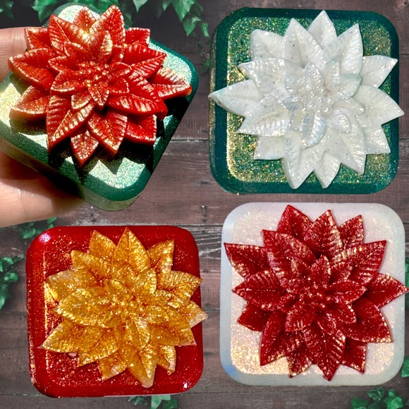 Set 6 Poinsettia Soap Party Favors, Christmas Party Gifts, Handmade Gift, Soap - Picture 1 of 17